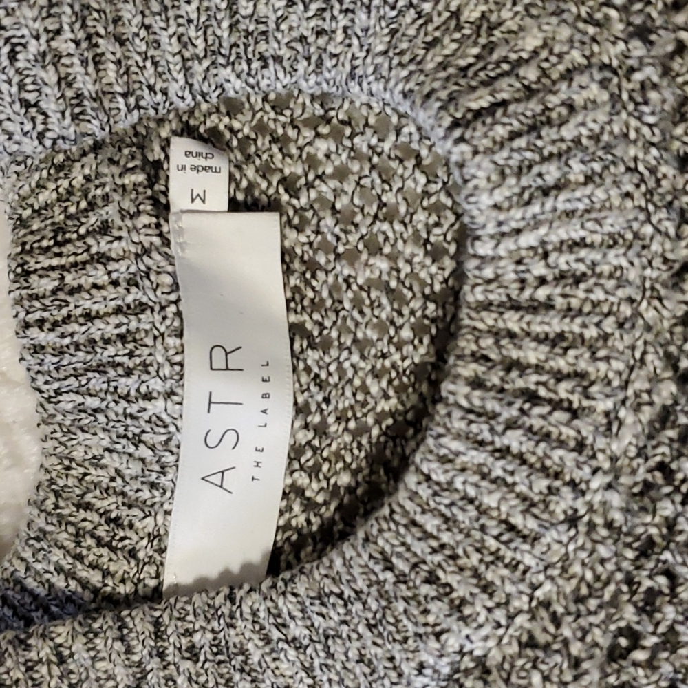 Astr Grey peek a boo sleeves soft sweater NWT🆕 - Picture 1 of 10